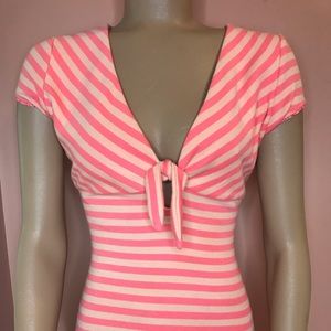 Guess low cut short sleeve top